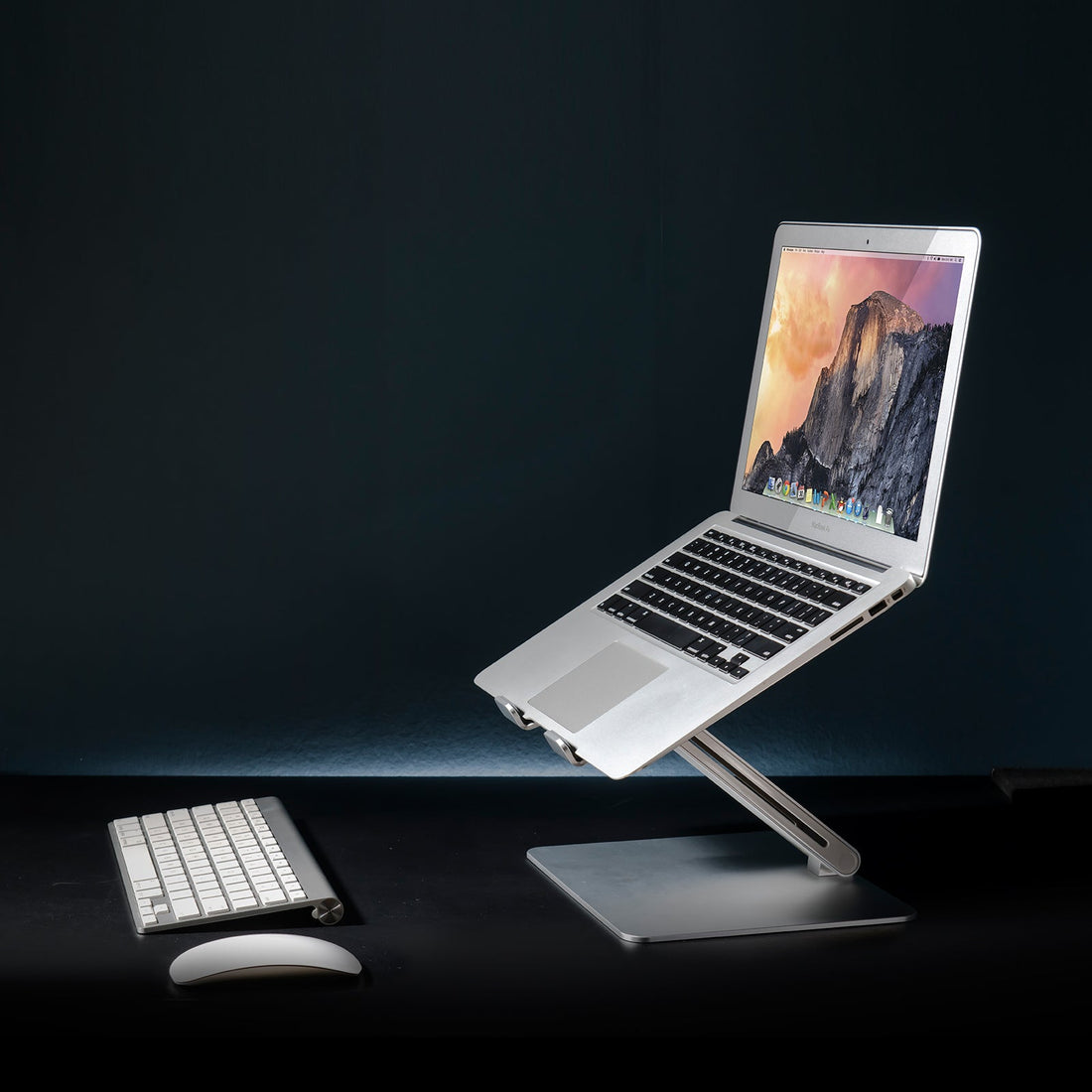 Support ordinateur portable inclinable : la solution ergonomique contre le mal de dos au télétravail - SC Mobilier