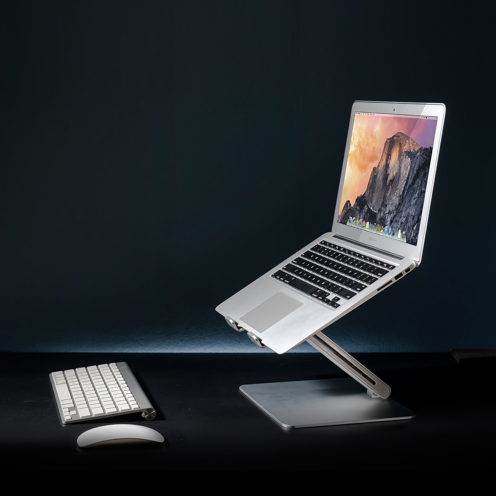 Support ordinateur portable inclinable : la solution ergonomique contre le mal de dos au télétravail - SC Mobilier