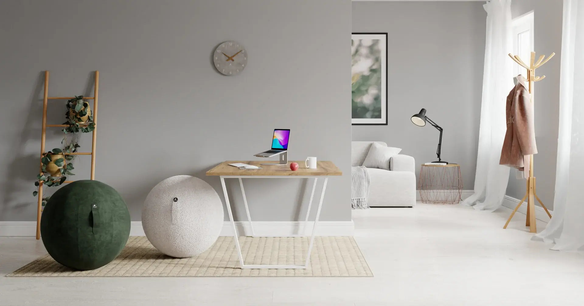 Bureau ergonomique moderne avec Swiss Ball et accessoires
